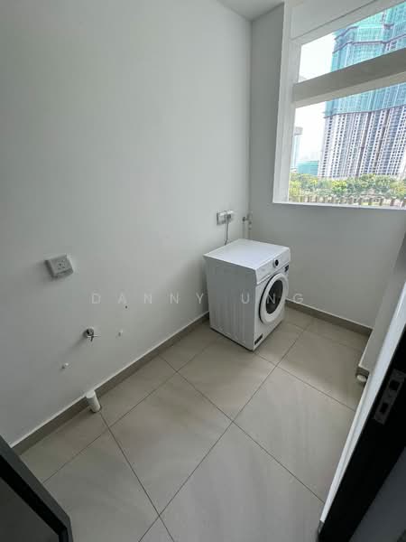 Servis Apartment untuk Disewa di Park Regent @Desa Park City - Chien Ping Ung - Balcony - PropertyGuru.com.my