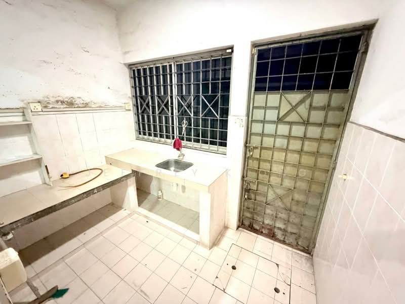 1.5-storey Terraced House for Sale in Johor Bahru (Johor) - Jeffrey Kiong - Kitchen - PropertyGuru.com.my
