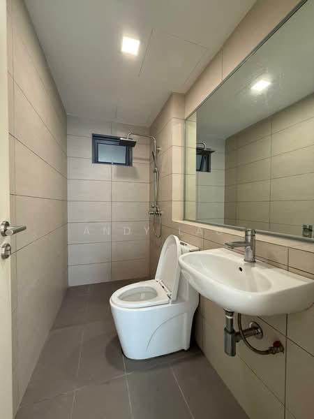 Kondominium untuk Disewa di Lakefront Residence - Andy Lau - Bathroom - PropertyGuru.com.my