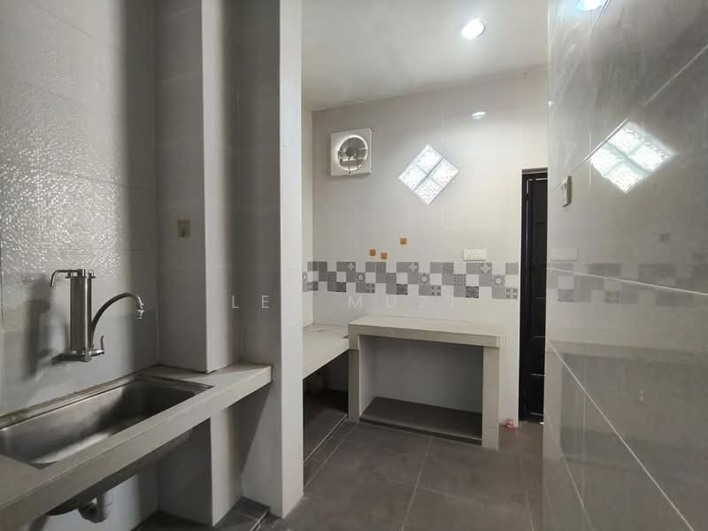 2-storey Terraced House for Sale in Desa Lang Indah (Ipoh) - Lee Muzi - Kitchen - PropertyGuru.com.my