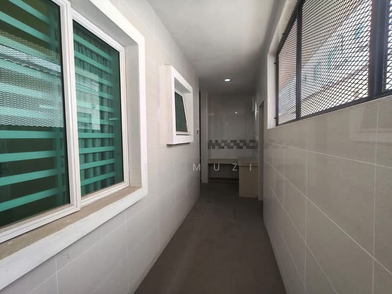 2-storey Terraced House for Sale in Desa Lang Indah (Ipoh) - Lee Muzi - Corridor - PropertyGuru.com.my