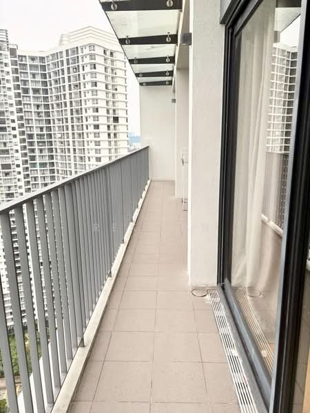 Kondominium untuk Disewa di Westside Three - Rex Tan - Balcony - PropertyGuru.com.my