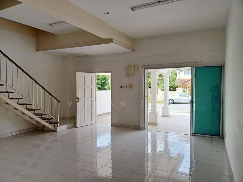 2.5-storey Terraced House for Sale in Taman Desa Karunmas (Balakong) - Vivian Tan - Living Room - PropertyGuru.com.my