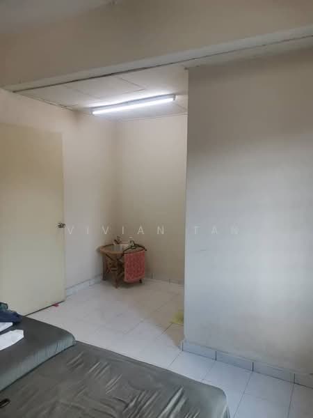 2.5-storey Terraced House for Sale in Taman Desa Karunmas (Balakong) - Vivian Tan - Bedroom - PropertyGuru.com.my