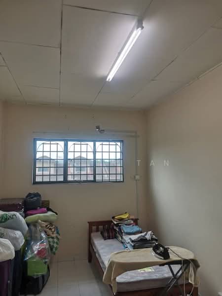 2.5-storey Terraced House for Sale in Taman Desa Karunmas (Balakong) - Vivian Tan - Bedroom - PropertyGuru.com.my