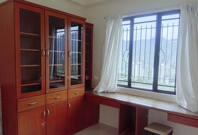 Pangsapuri untuk Disewa di Parkview Towers - Vincent Tan - Study - PropertyGuru.com.my
