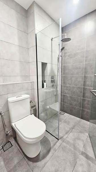Servis Apartment untuk Disewa di SWNK Houze @ BBCC - Rex Tan - Bathroom - PropertyGuru.com.my