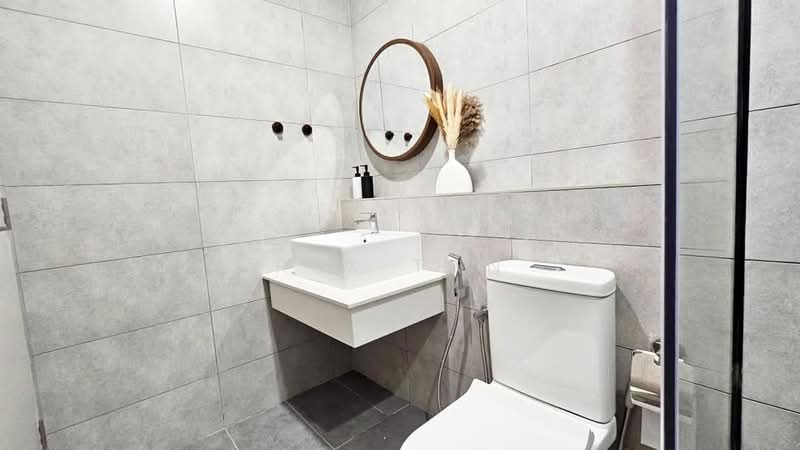 Servis Apartment untuk Disewa di SWNK Houze @ BBCC - Rex Tan - Bathroom - PropertyGuru.com.my