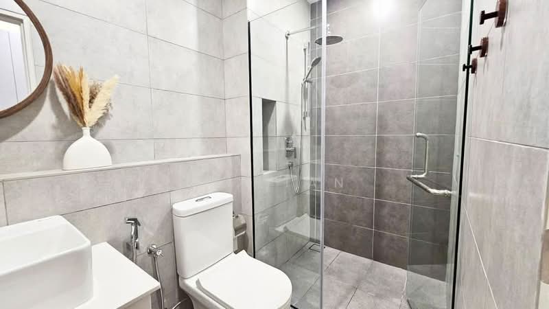Servis Apartment untuk Disewa di SWNK Houze @ BBCC - Rex Tan - Bathroom - PropertyGuru.com.my