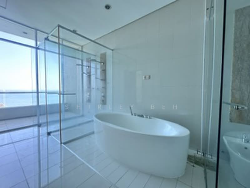 Kondominium untuk Disewa di 8 Gurney (The Shore Condominium) - Shirley Beh - Bathroom - PropertyGuru.com.my
