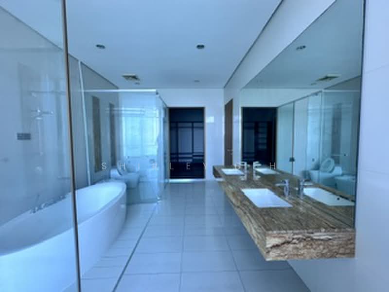 Kondominium untuk Disewa di 8 Gurney (The Shore Condominium) - Shirley Beh - Bathroom - PropertyGuru.com.my