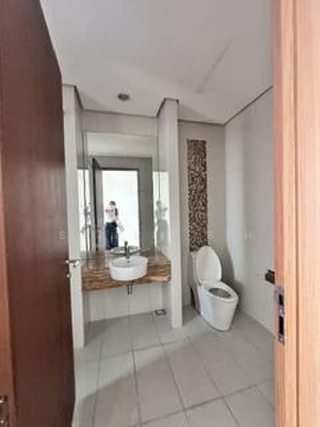 Kondominium untuk Disewa di 8 Gurney (The Shore Condominium) - Shirley Beh - Bathroom - PropertyGuru.com.my