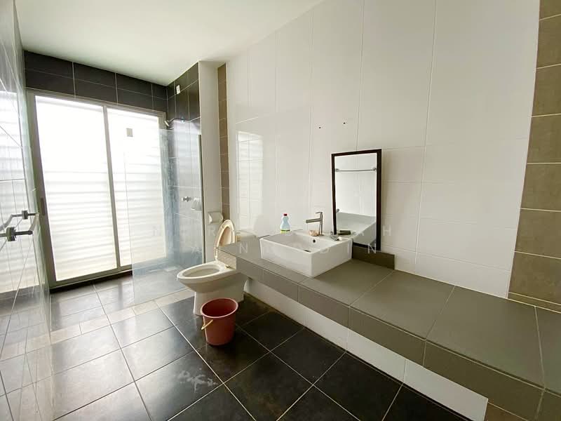 2-storey Terraced House for Sale in Bandar Seri Coalfields (Sungai Buloh) - NORFADILAH ZAINUDDIN - Bathroom - PropertyGuru.com.my