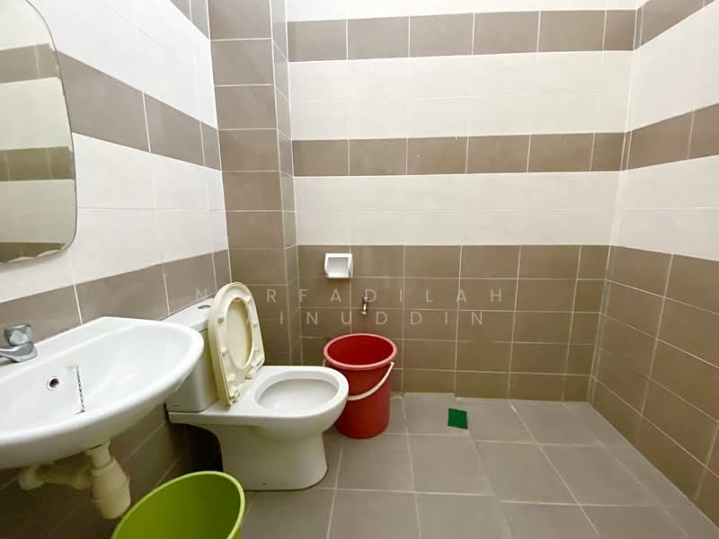 2-storey Terraced House for Sale in Bandar Seri Coalfields (Sungai Buloh) - NORFADILAH ZAINUDDIN - Bathroom - PropertyGuru.com.my