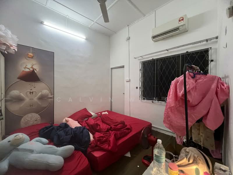 Rumah Teres 1 Tingkat untuk Dijual di Taman Sentosa (Johor Bahru) - Calvin Wong - Bedroom - PropertyGuru.com.my