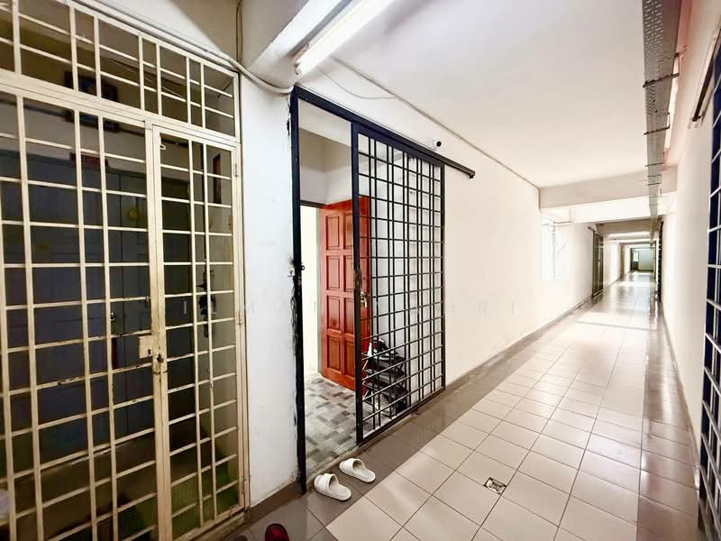 Apartment for Sale at Taman Bukit Mutiara - Ilman Nahri - Corridor - PropertyGuru.com.my