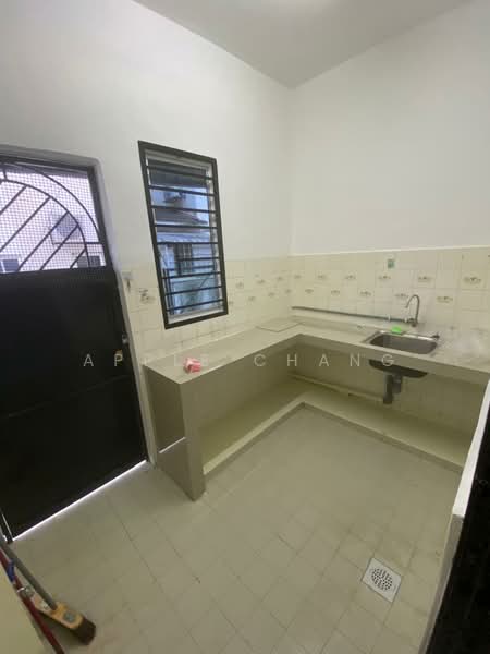 Rumah Teres 2 Tingkat untuk Disewa di Usj 6 (Subang Jaya) - Apple Chang - Kitchen - PropertyGuru.com.my