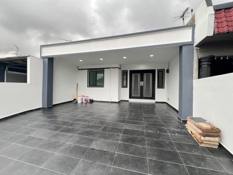 Rumah Teres 1 Tingkat untuk Dijual di Taman Johor Jaya (Johor Bahru) - Hong . - Exterior - PropertyGuru.com.my