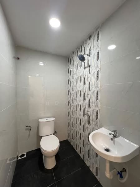 Rumah Teres 1 Tingkat untuk Dijual di Taman Johor Jaya (Johor Bahru) - Hong . - Bathroom - PropertyGuru.com.my