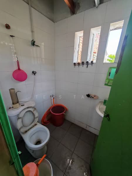Shop for Sale in Kampung Hulu (Melaka City) - Tess Tan - Bathroom - PropertyGuru.com.my
