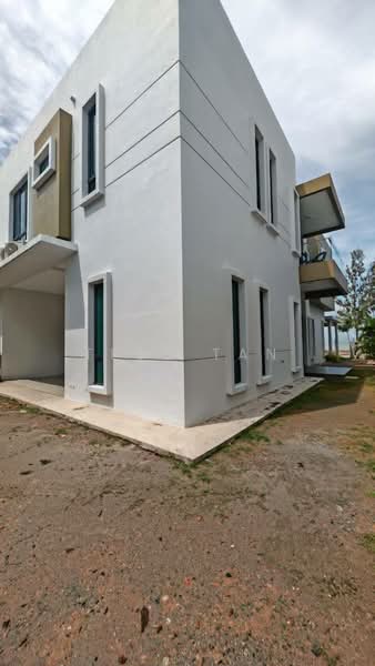 Rumah Berkembar untuk Dijual di Ujong Pasir (Melaka) - Tess Tan - Exterior - PropertyGuru.com.my