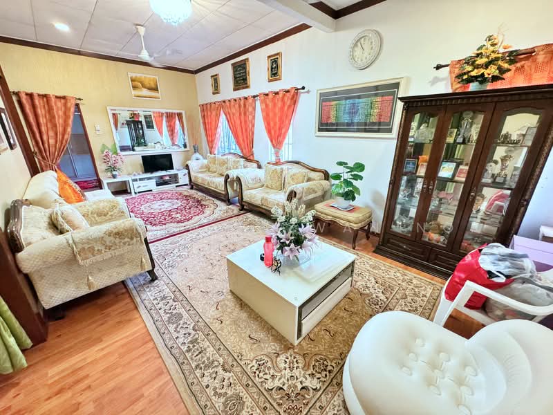 Bungalow for Sale in Taman Tuanku Jaafar (Sungai Gadut) - Herman Sazwan Nor Rahim - Living Room - PropertyGuru.com.my