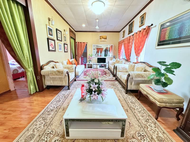 Bungalow for Sale in Taman Tuanku Jaafar (Sungai Gadut) - Herman Sazwan Nor Rahim - Living Room - PropertyGuru.com.my