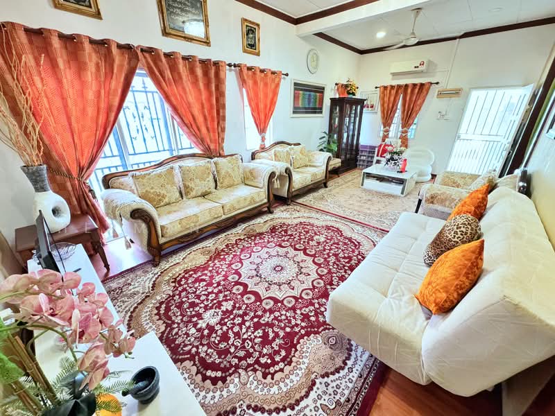 Bungalow for Sale in Taman Tuanku Jaafar (Sungai Gadut) - Herman Sazwan Nor Rahim - Living Room - PropertyGuru.com.my