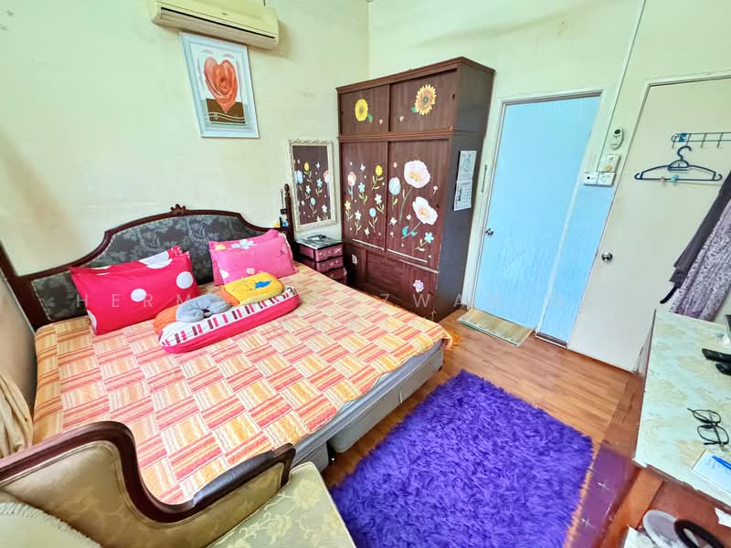 Bungalow for Sale in Taman Tuanku Jaafar (Sungai Gadut) - Herman Sazwan Nor Rahim - Bedroom - PropertyGuru.com.my
