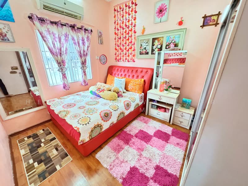 Bungalow for Sale in Taman Tuanku Jaafar (Sungai Gadut) - Herman Sazwan Nor Rahim - Bedroom - PropertyGuru.com.my