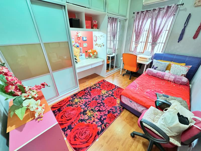 Bungalow for Sale in Taman Tuanku Jaafar (Sungai Gadut) - Herman Sazwan Nor Rahim - Bedroom - PropertyGuru.com.my