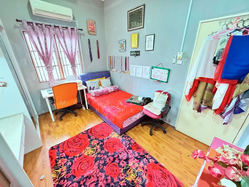 Bungalow for Sale in Taman Tuanku Jaafar (Sungai Gadut) - Herman Sazwan Nor Rahim - Bedroom - PropertyGuru.com.my