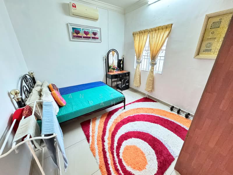 Bungalow for Sale in Taman Tuanku Jaafar (Sungai Gadut) - Herman Sazwan Nor Rahim - Bedroom - PropertyGuru.com.my