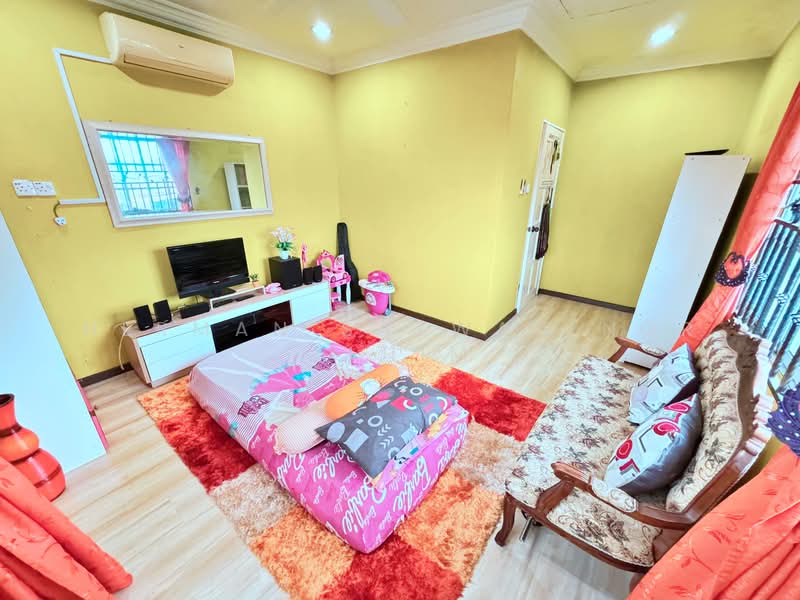 Bungalow for Sale in Taman Tuanku Jaafar (Sungai Gadut) - Herman Sazwan Nor Rahim - Bedroom - PropertyGuru.com.my