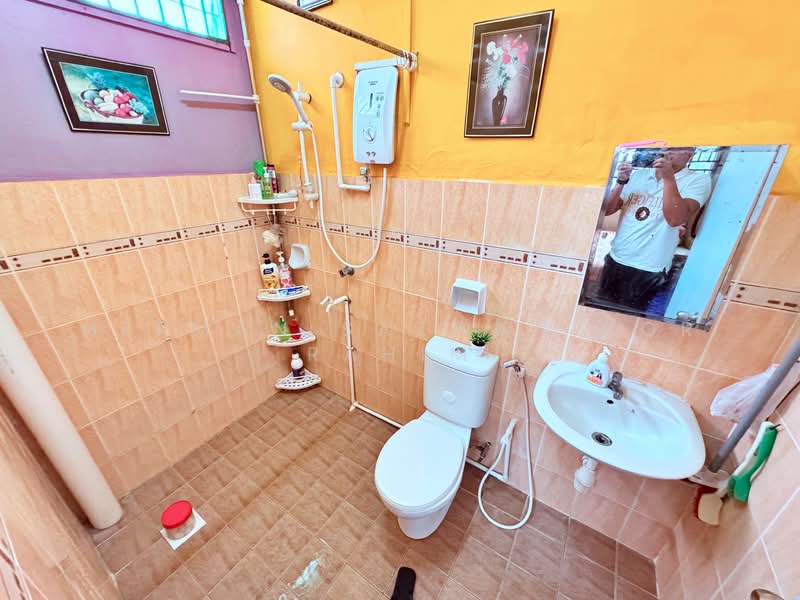Bungalow for Sale in Taman Tuanku Jaafar (Sungai Gadut) - Herman Sazwan Nor Rahim - Bathroom - PropertyGuru.com.my