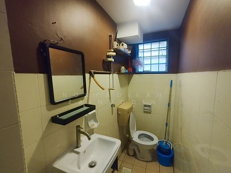 Pangsapuri untuk Dijual di saujana apartment - NORFADILAH ZAINUDDIN - Bathroom - PropertyGuru.com.my
