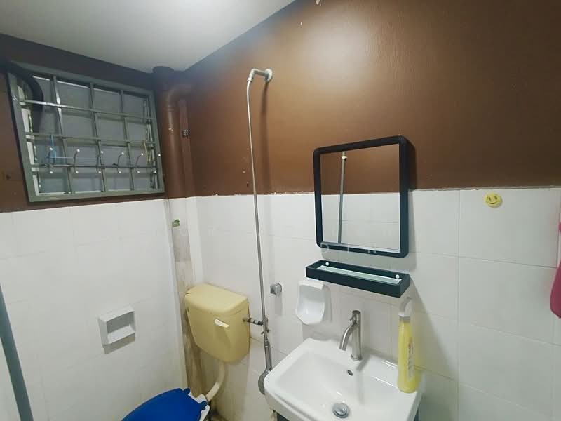 Pangsapuri untuk Dijual di saujana apartment - NORFADILAH ZAINUDDIN - Bathroom - PropertyGuru.com.my