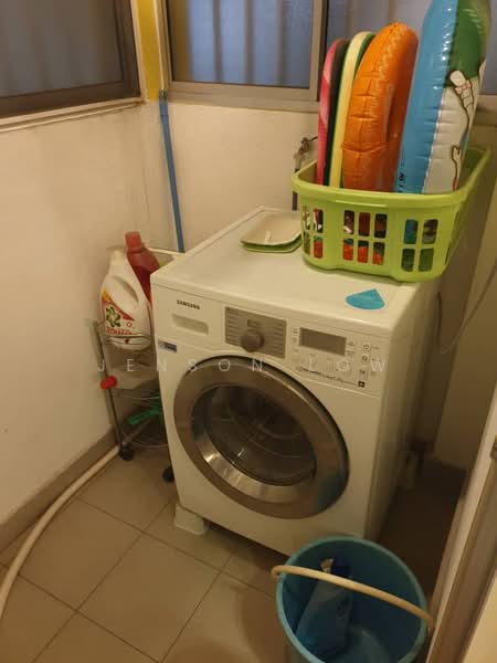 Servis Apartment untuk Dijual di SetiaWalk - Jenson Low - Balcony - PropertyGuru.com.my