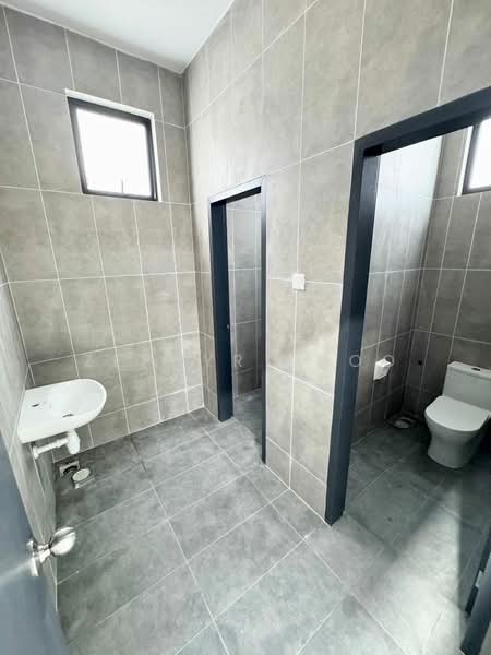 Kilang untuk Disewa di Eco Business Park 1 (Johor Bahru) - Zephyr Khoo - Bathroom - PropertyGuru.com.my
