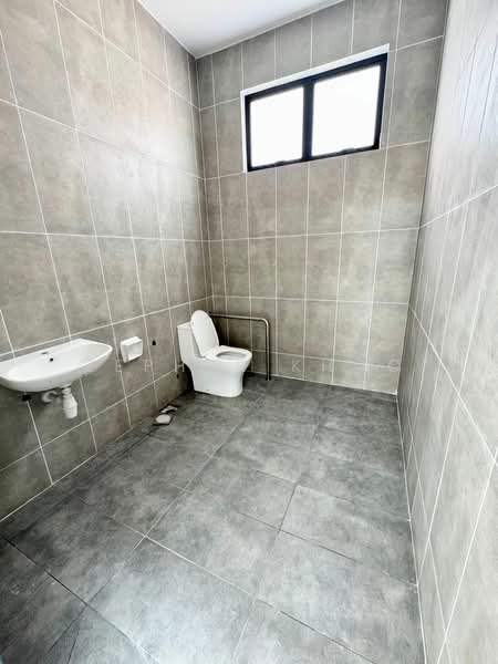Kilang untuk Disewa di Eco Business Park 1 (Johor Bahru) - Zephyr Khoo - Bathroom - PropertyGuru.com.my