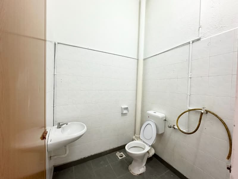 2-storey Terraced House for Sale in Taman Jentayu (Simpang Ampat) - David Lee - Bathroom - PropertyGuru.com.my