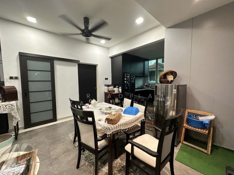 Rumah Teres 2 Tingkat untuk Dijual di Kota Damansara (Selangor) - NORFADILAH ZAINUDDIN - Dining Room - PropertyGuru.com.my