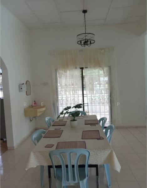 Rumah Banglo untuk Disewa di Taman Batu Hitam (Beserah) - Bee Ling Yap - Dining Room - PropertyGuru.com.my