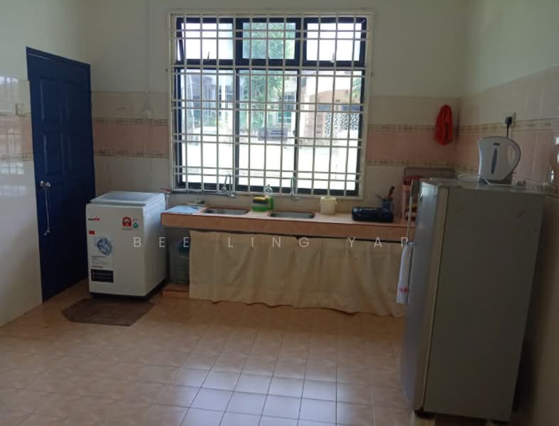 Rumah Banglo untuk Disewa di Taman Batu Hitam (Beserah) - Bee Ling Yap - Kitchen - PropertyGuru.com.my