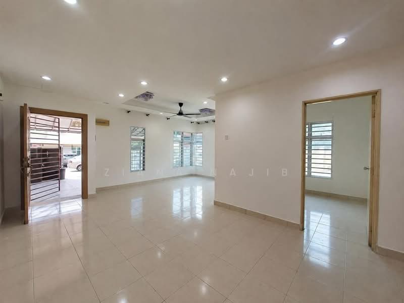 Rumah Kluster untuk Dijual di Sungai Buloh (Selangor) - Ziana Najib - Living Room - PropertyGuru.com.my