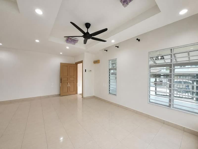 Rumah Kluster untuk Dijual di Sungai Buloh (Selangor) - Ziana Najib - Living Room - PropertyGuru.com.my
