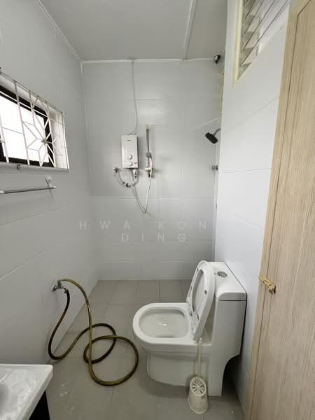 Rumah Teres 2 Tingkat untuk Disewa di SS2 (Petaling Jaya) - Hwa Kong Ding - Bathroom - PropertyGuru.com.my