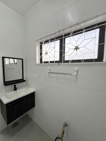 Rumah Teres 2 Tingkat untuk Disewa di SS2 (Petaling Jaya) - Hwa Kong Ding - Bathroom - PropertyGuru.com.my