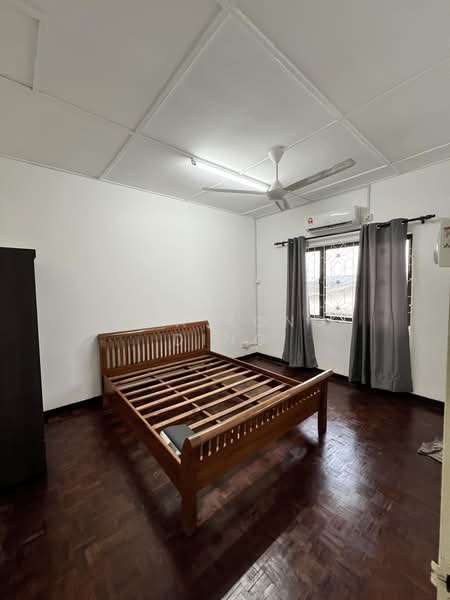 Rumah Teres 2 Tingkat untuk Disewa di SS2 (Petaling Jaya) - Hwa Kong Ding - Bedroom - PropertyGuru.com.my