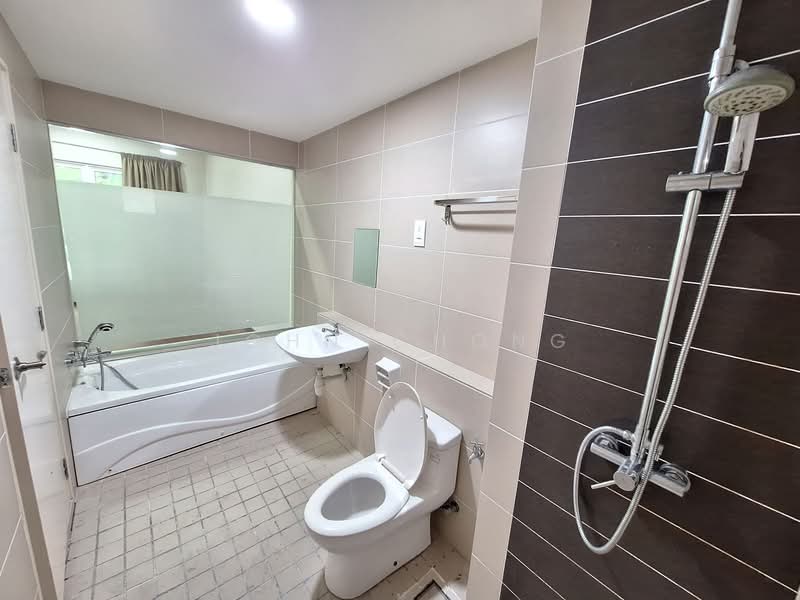 Condominium for Rent at The Haven - John Chong - Bathub Master Bathroom - PropertyGuru.com.my